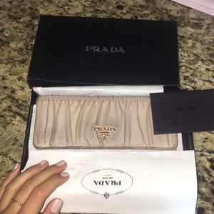Vintage Prada Wallet 💗